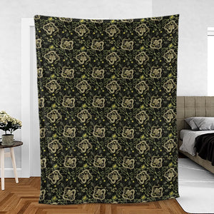 Facehugger Flower Pattern Alien Fleece Blanket