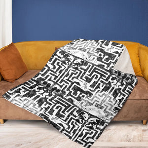 Xenomorph Alien Maze Fleece Blanket