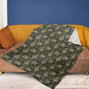 Facehugger Flower Pattern Alien Fleece Blanket